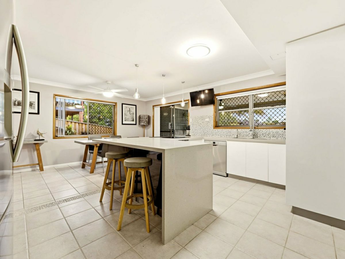 16 Houghton Avenue, Redcliffe - image 3