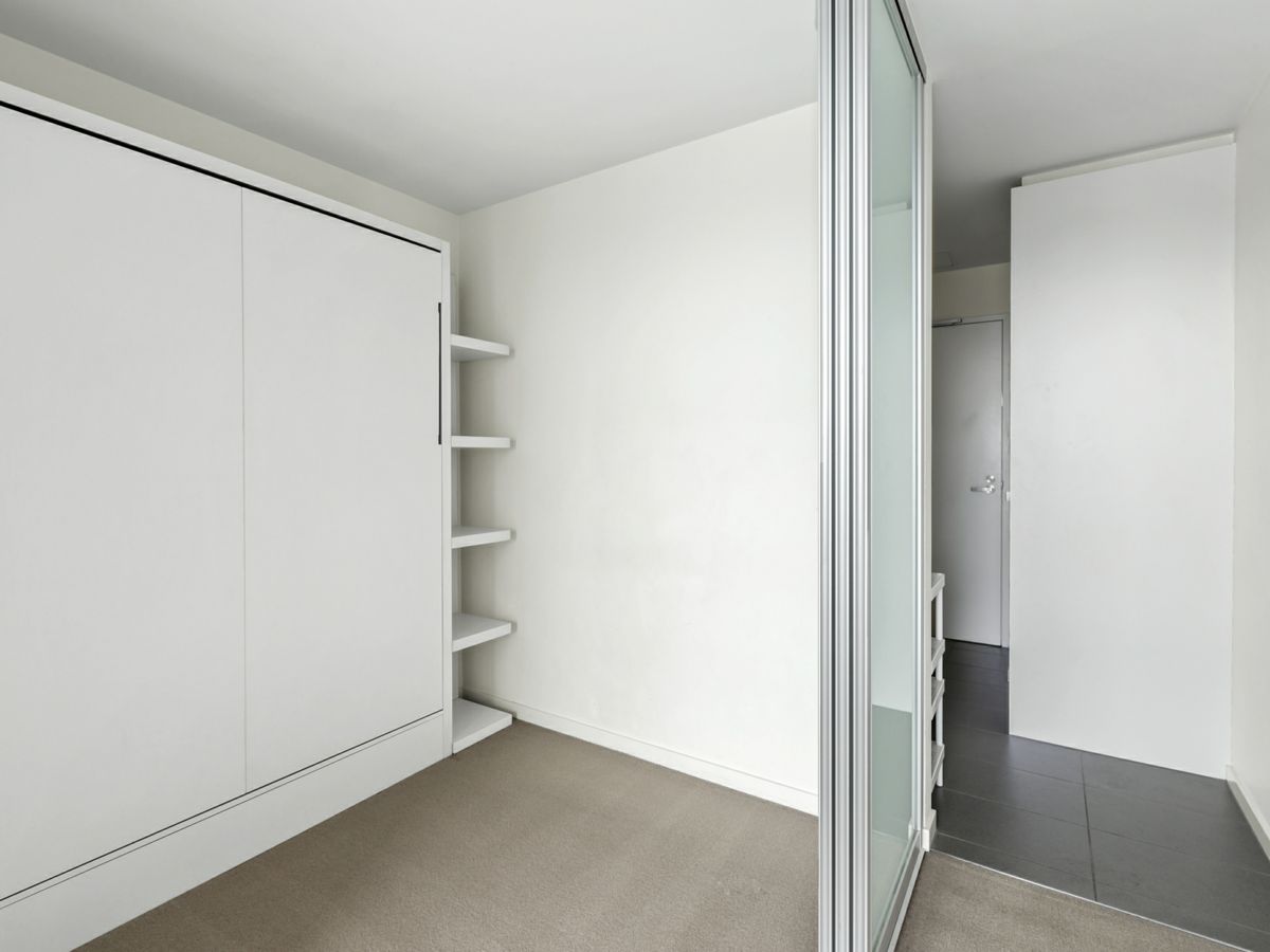 1802/243 Franklin Street, Melbourne - image 3