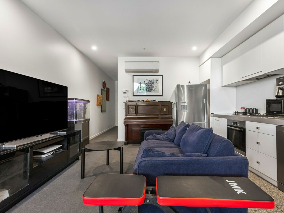 2/33 James Street, Windsor - image 2
