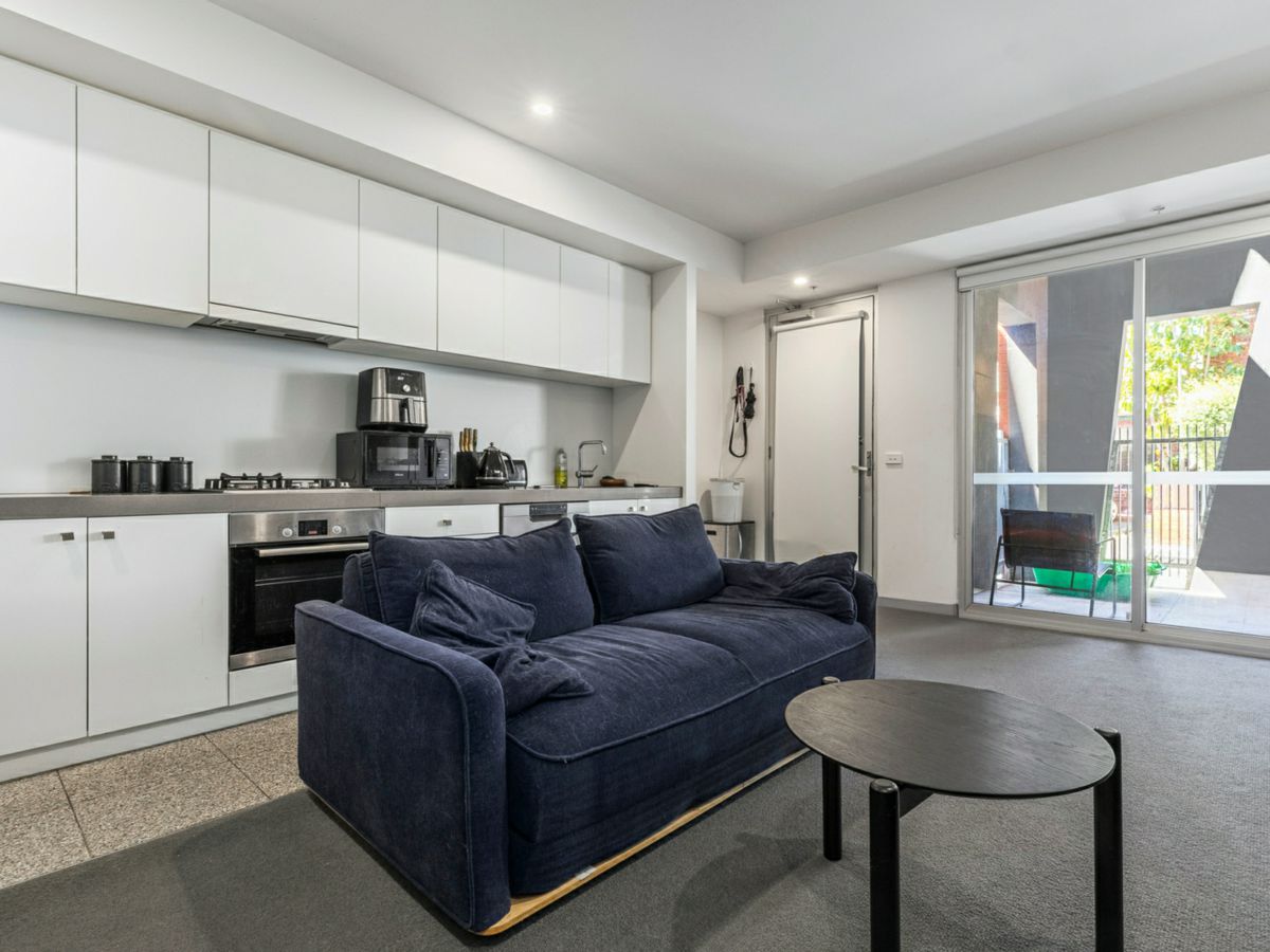 2/33 James Street, Windsor - image 3