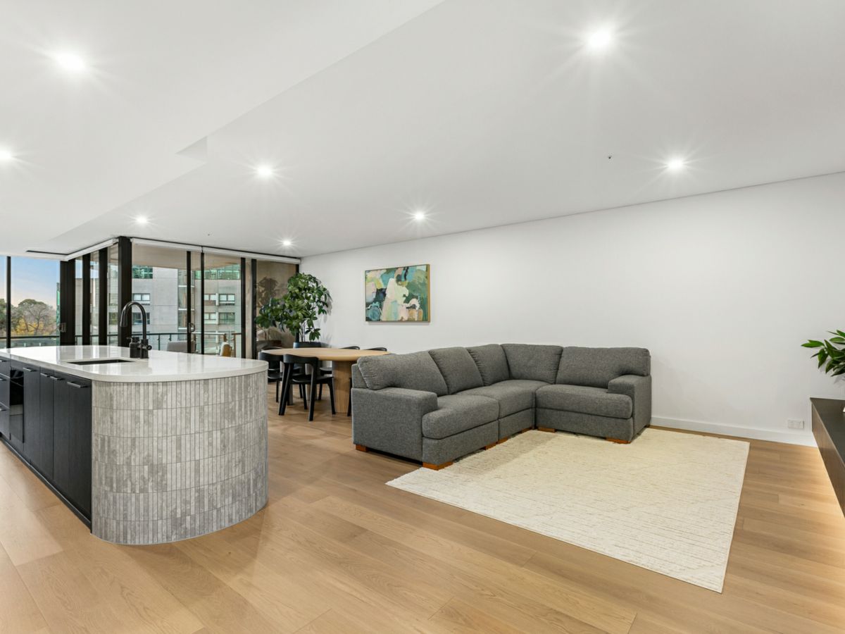 607/250 St Kilda Road, Southbank - image 3