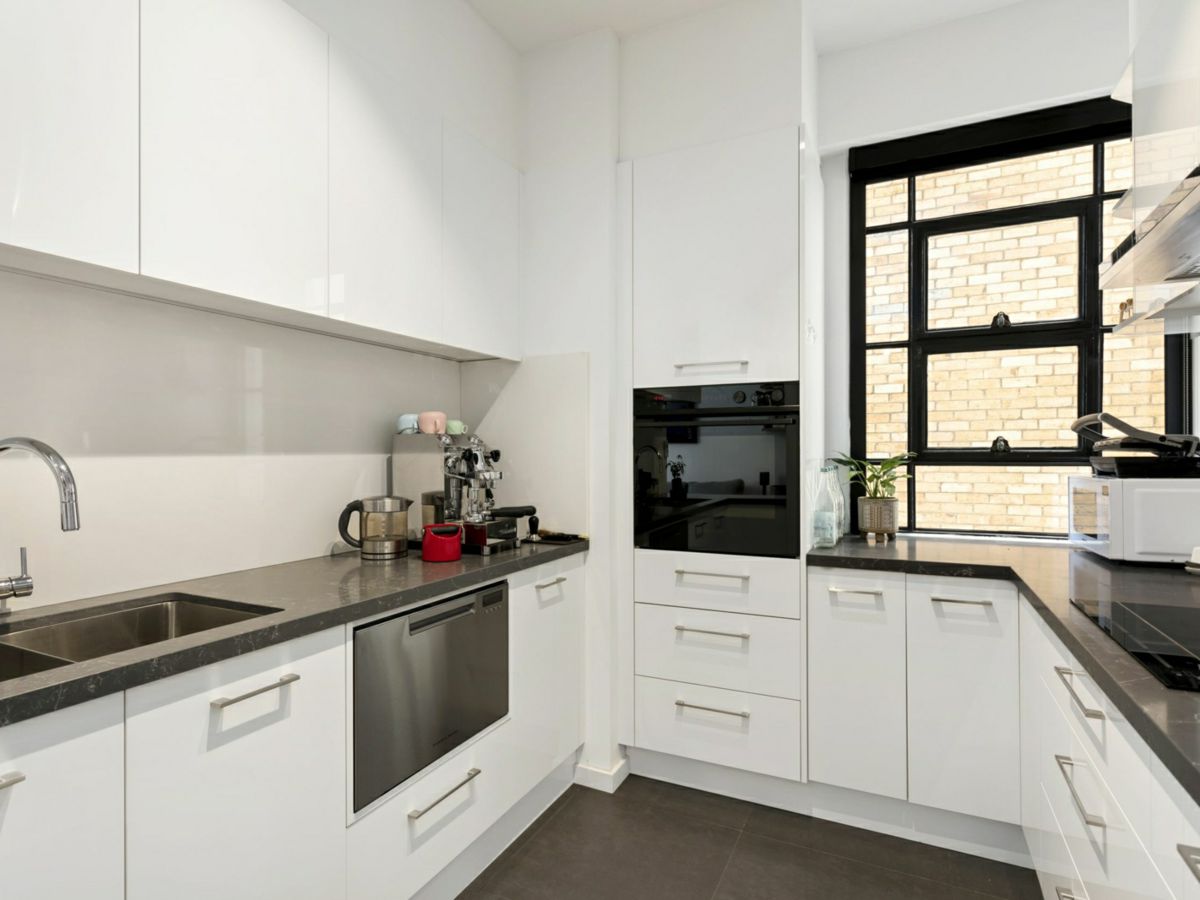 704/39 Queen Street, Melbourne - image 1