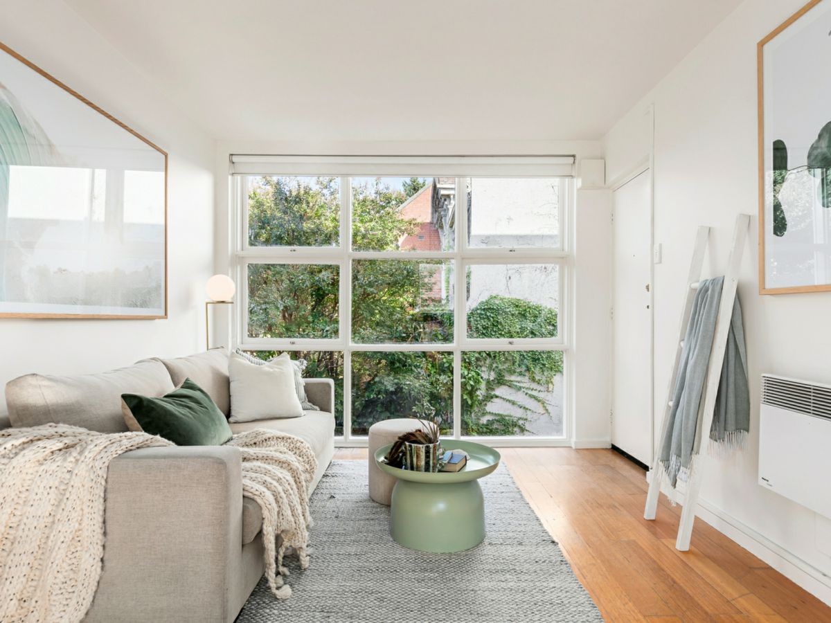 3/10 Gurner Street, St Kilda - image 1