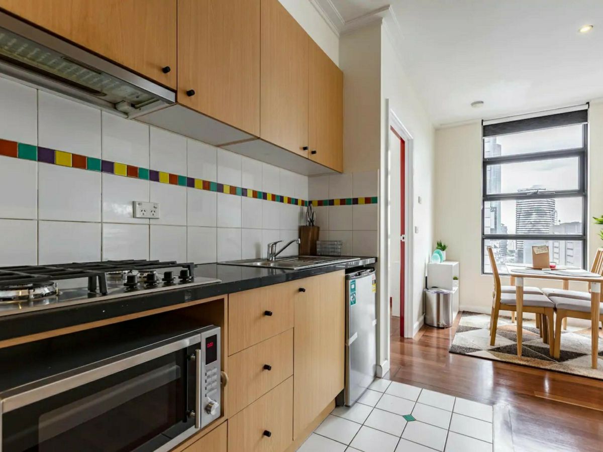 1301/339 Swanston Street, Melbourne - image 1