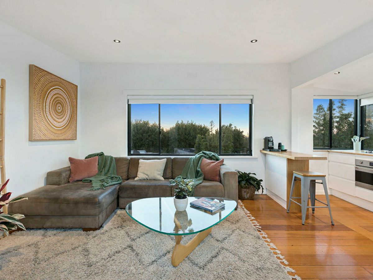 19/289 Barkly Street, St Kilda - image 2