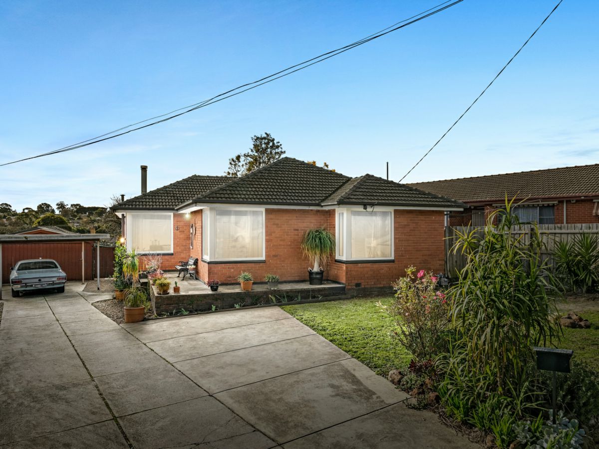 8 Oakfield Court, Bayswater - image 1