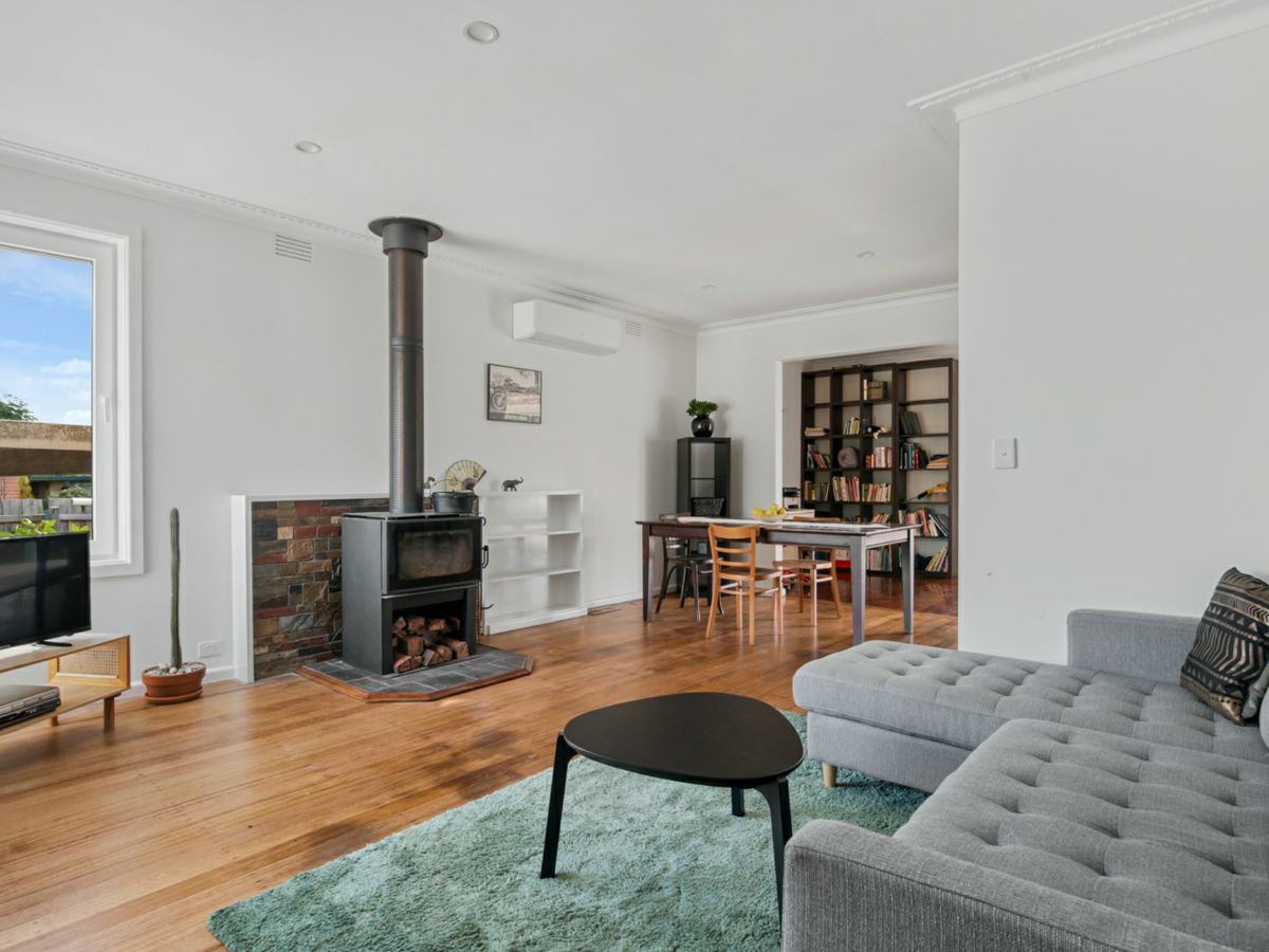8 Oakfield Court, Bayswater - image 2