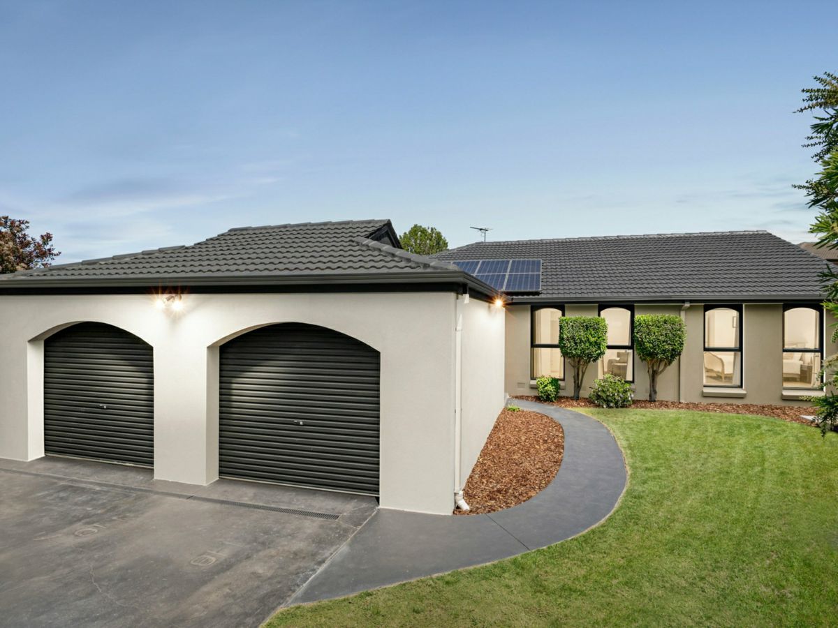 8 Smithfield Square, Wantirna - image 1