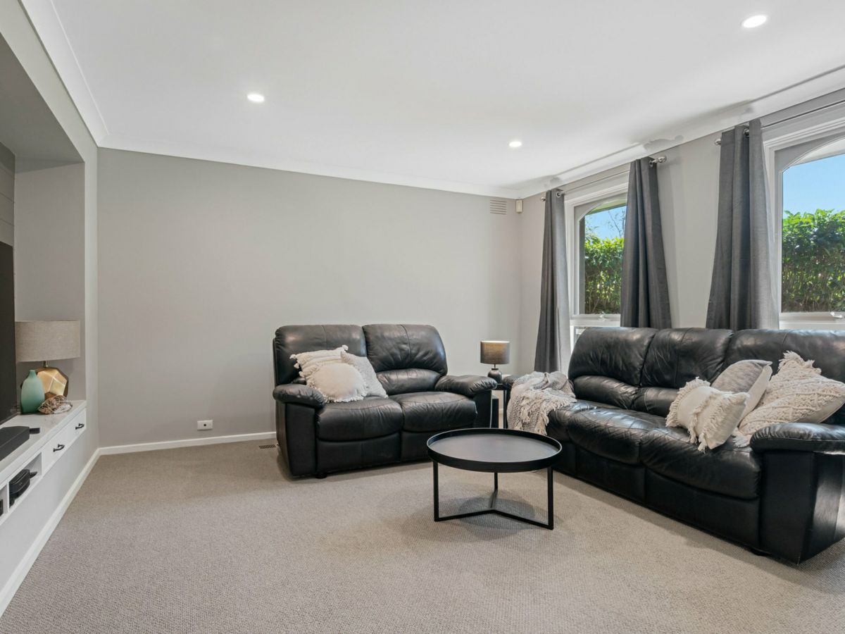 8 Smithfield Square, Wantirna - image 2