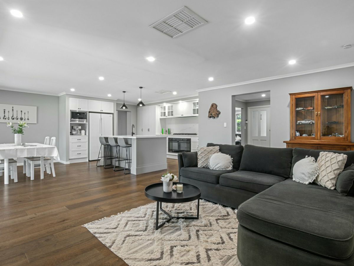 8 Smithfield Square, Wantirna - image 3