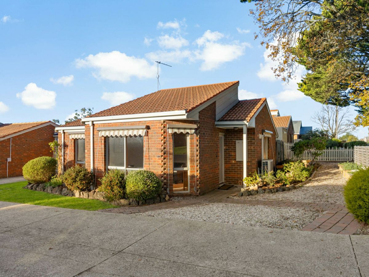 1/90 Hamilton Street, Gisborne - image 1