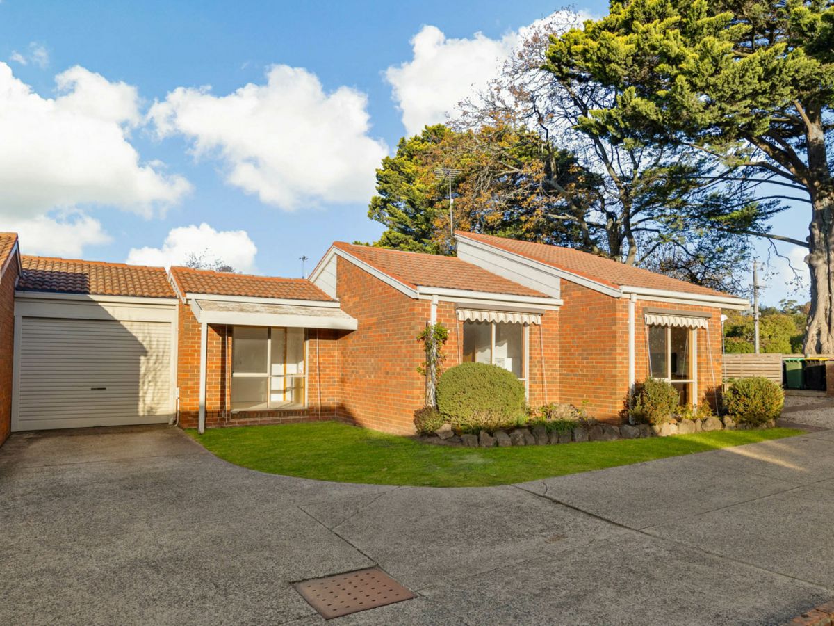 1/90 Hamilton Street, Gisborne - image 2