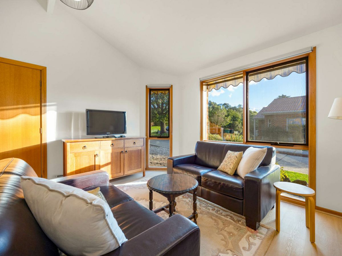 1/90 Hamilton Street, Gisborne - image 3