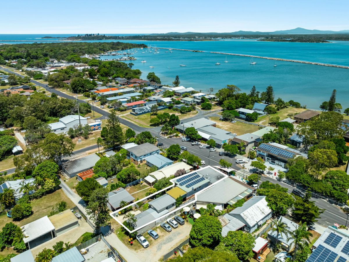 65 Charles Street, Iluka - image 1