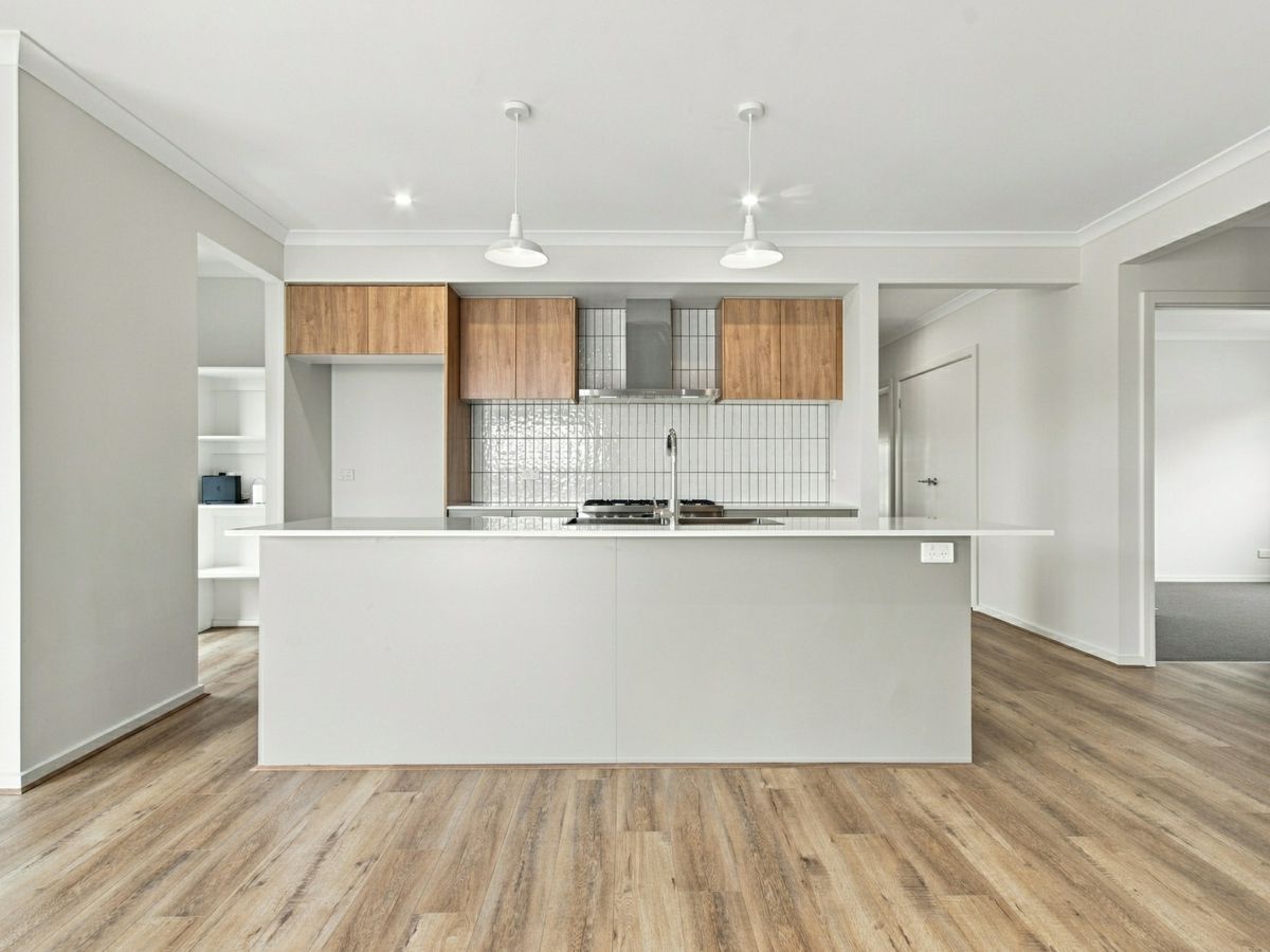 8 Cox Avenue, Churchill - image 3