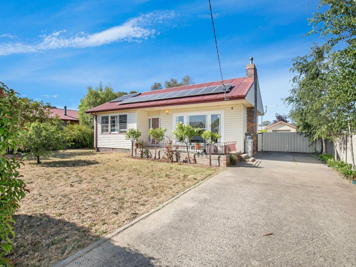 6 Enid Street, Armidale - image 2