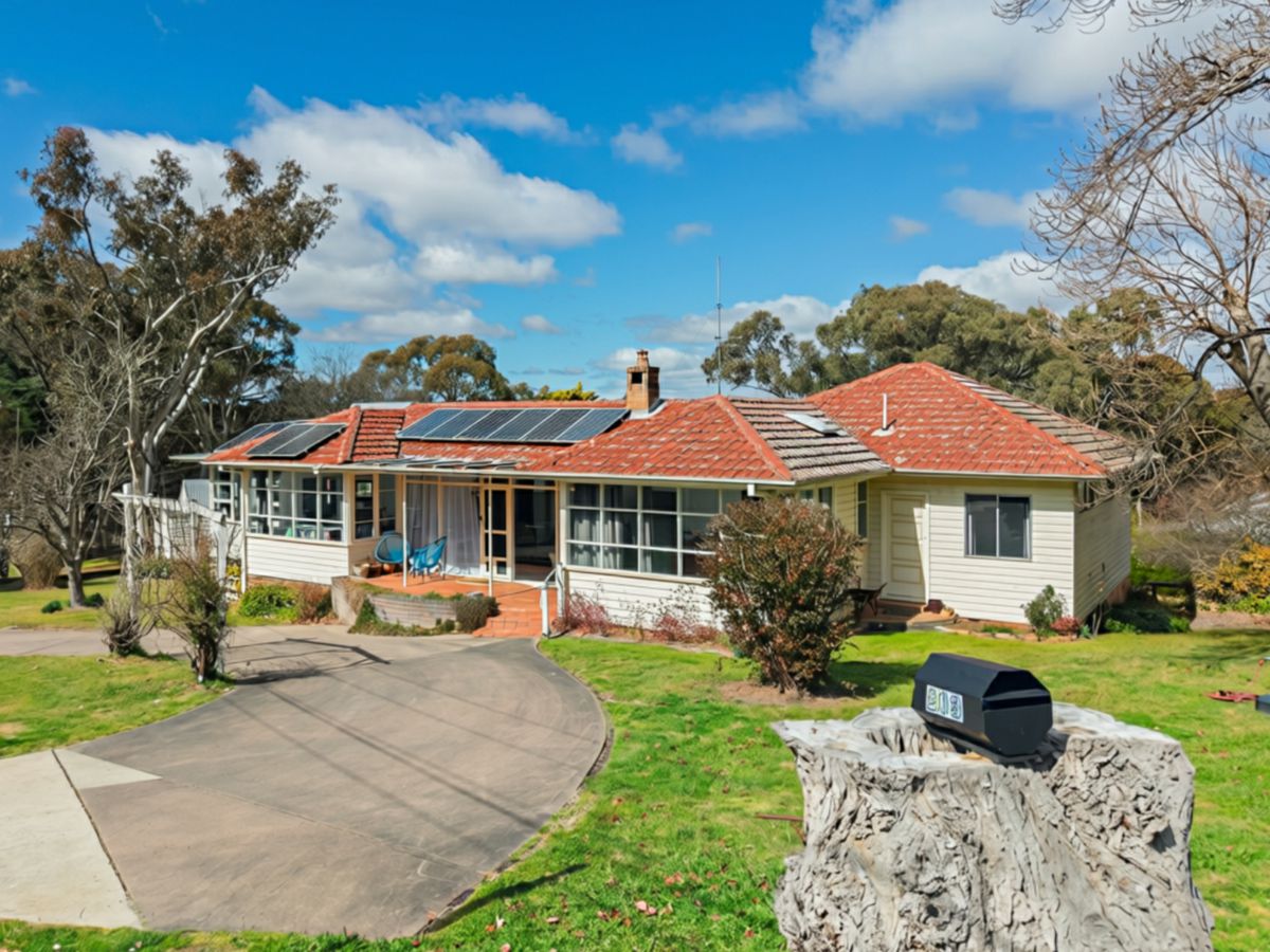 203 Marsh Street, Armidale - image 1