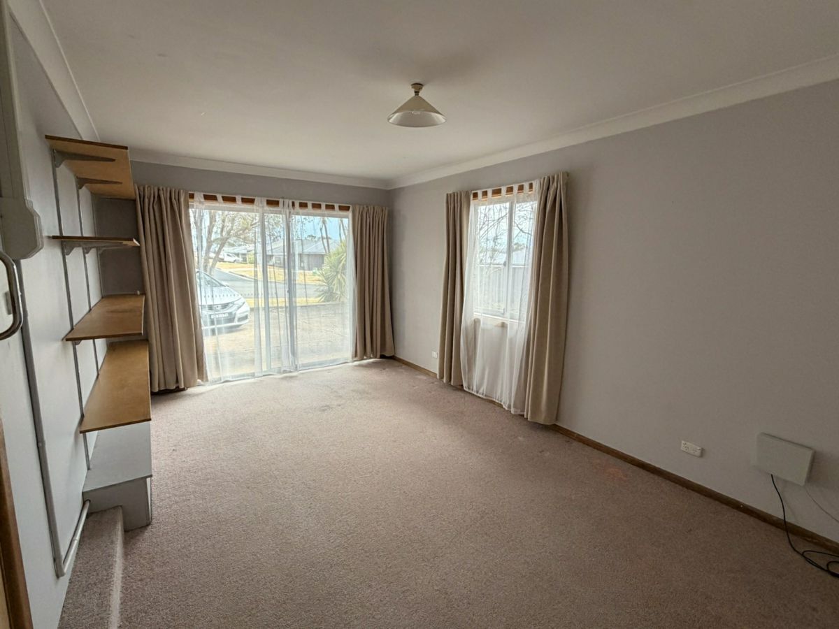 2/1 Sunset Avenue, Armidale - image 2