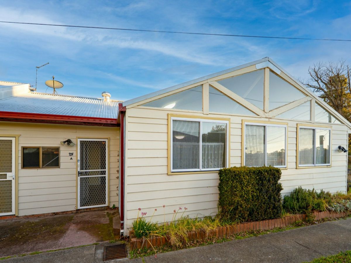 231A Chapel Street, Armidale - image 1
