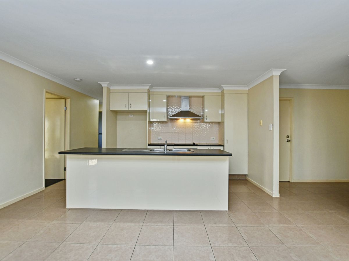 35 Lakes Entrance Drive, Springfield Lakes - image 2