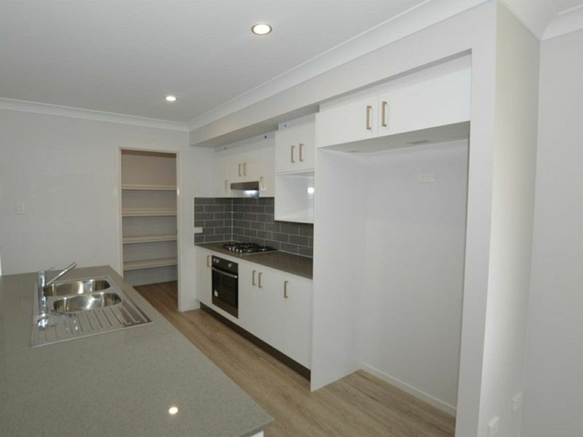 28 Dublin Avenue, Spring Mountain - image 2