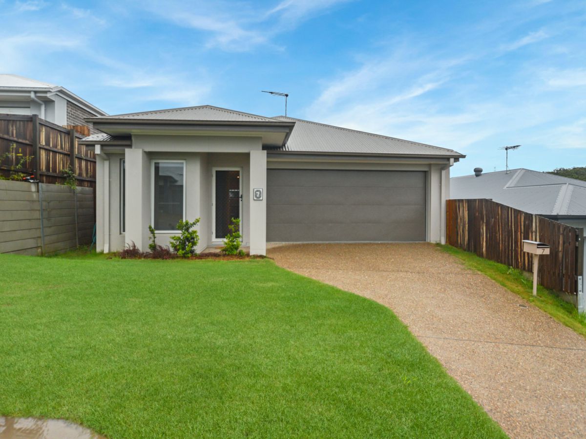 7 Daybreak Street, Spring Mountain - image 1