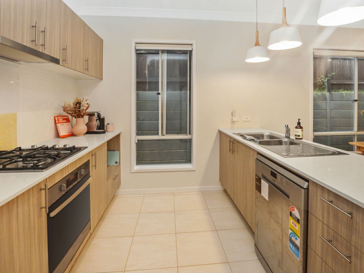 7 Daybreak Street, Spring Mountain - image 2