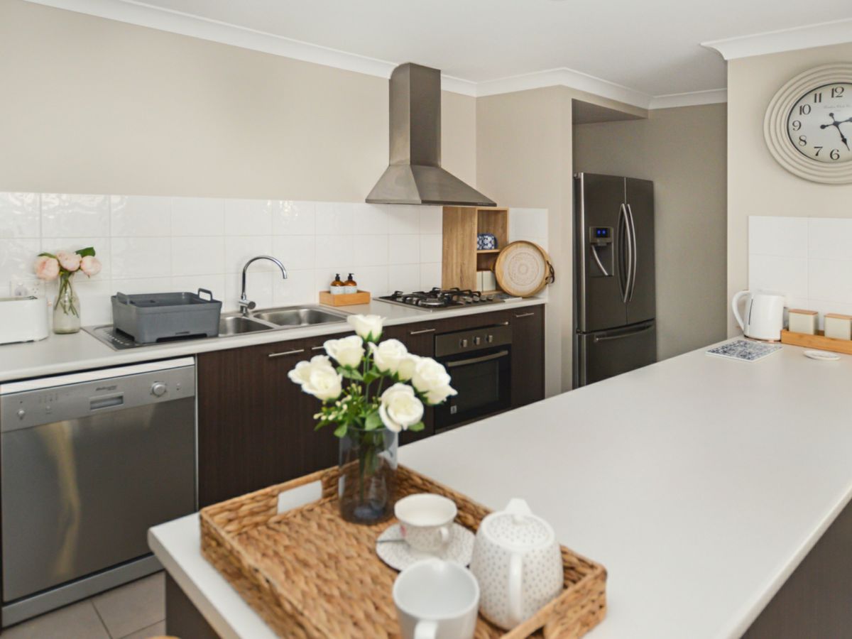 21 Isidore Street, Augustine Heights - image 2
