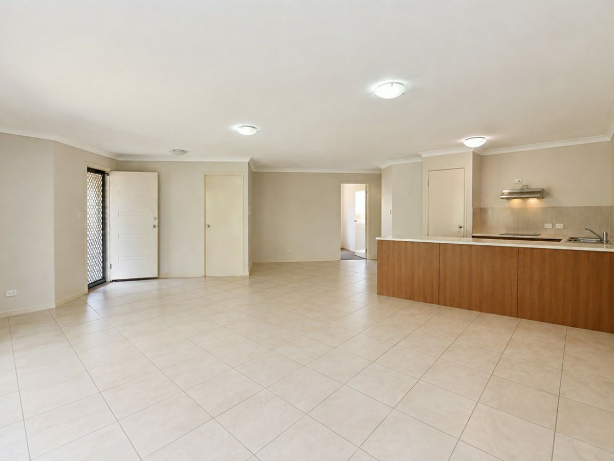 1/26 Winchester Crescent, Pimpama - image 3