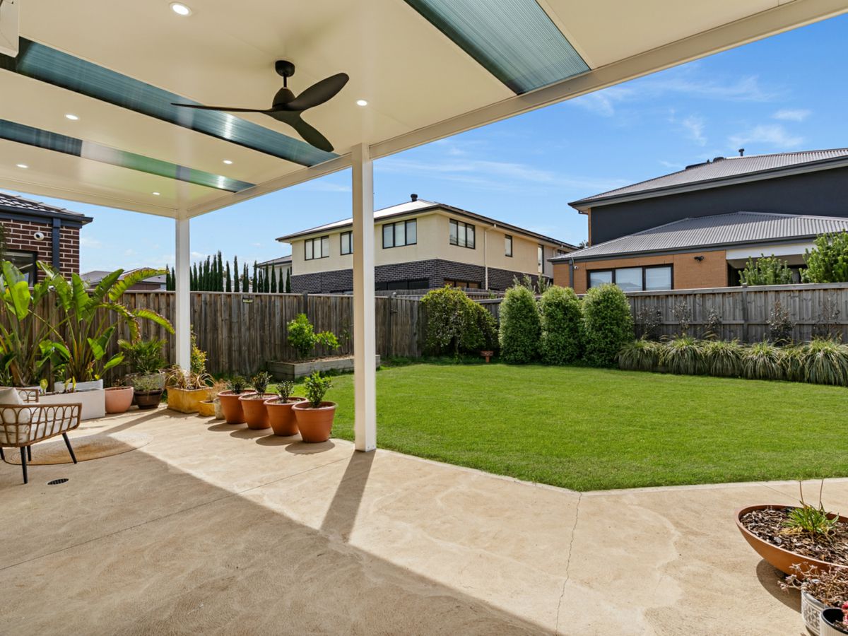 13 Meadowbank Grove, Rockbank - image 1