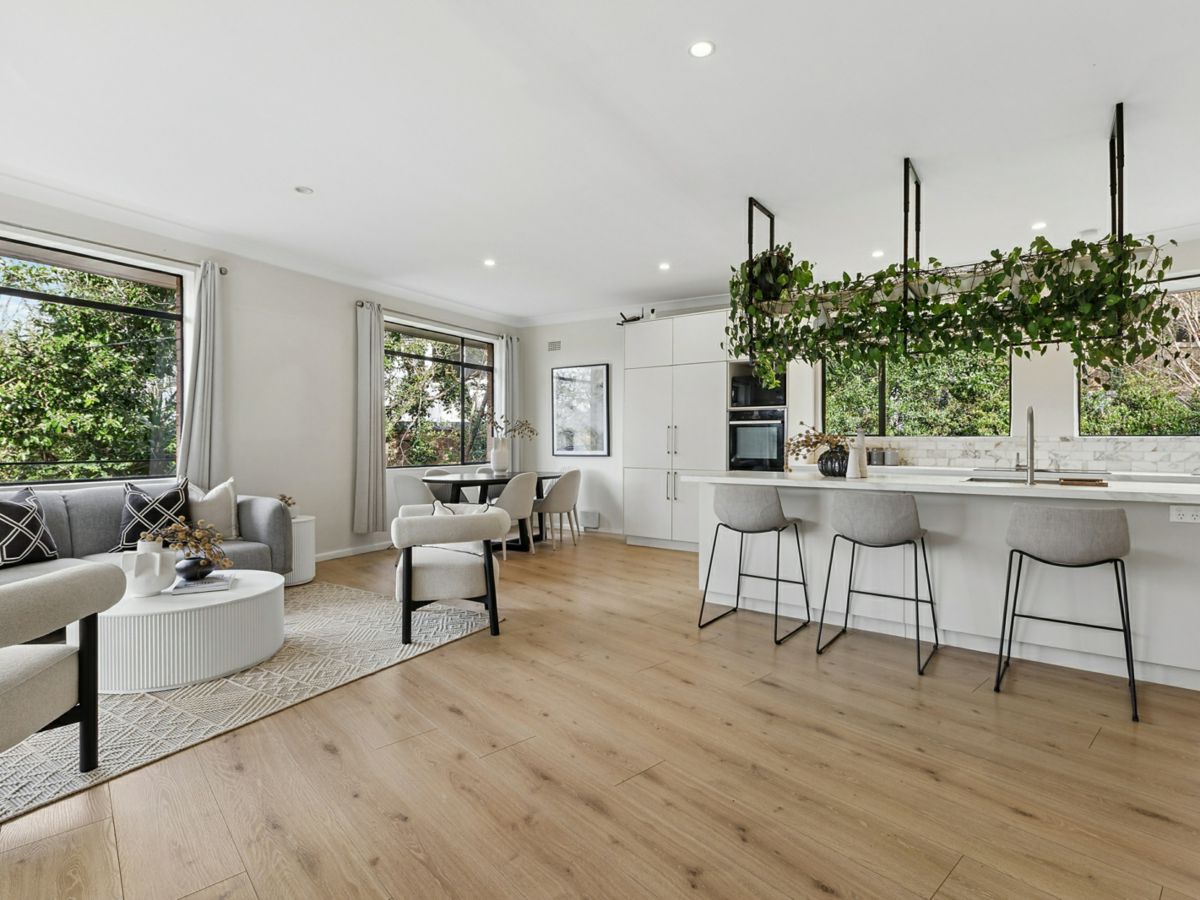 290C Eastern Valley Way, Middle Cove - image 1