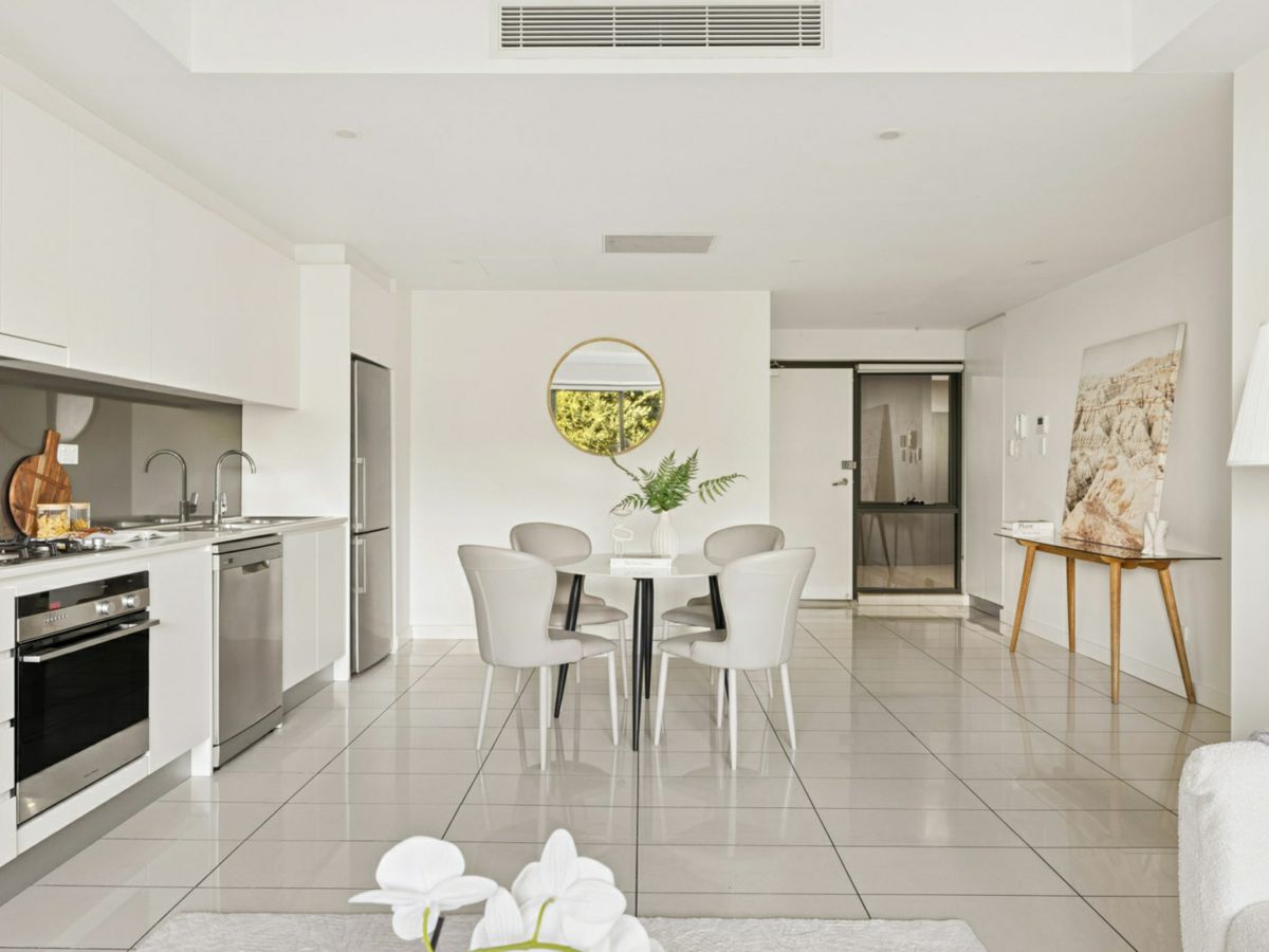 215/570 New Canterbury Road, Hurlstone Park - image 2
