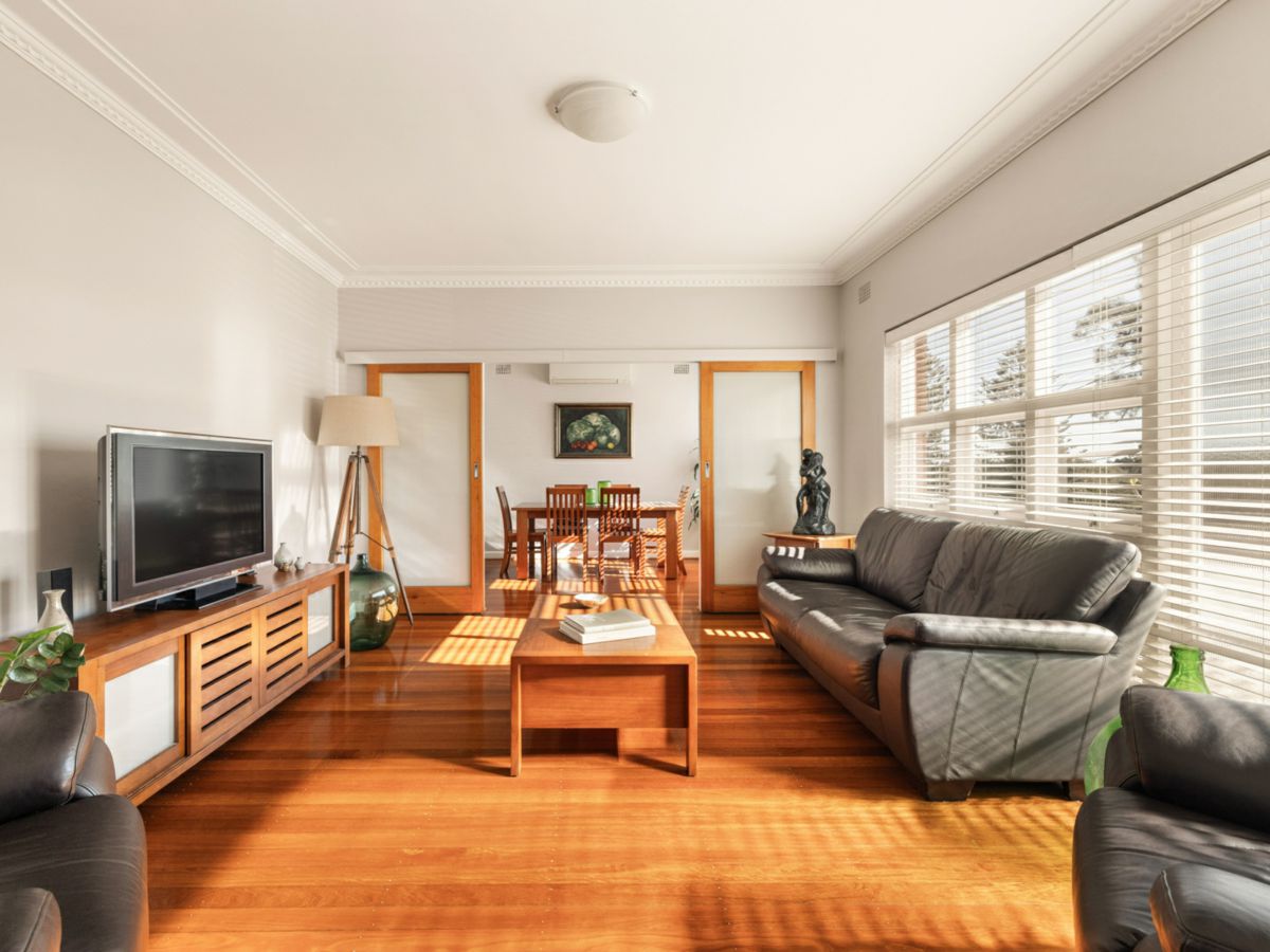16 Macleay Place, Earlwood - image 2