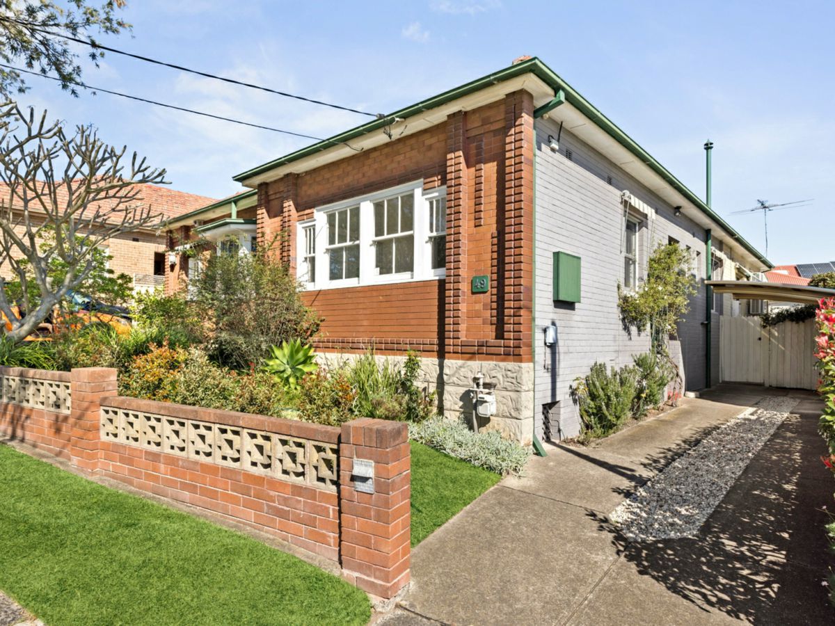 49 Cooks Avenue, Canterbury - image 1