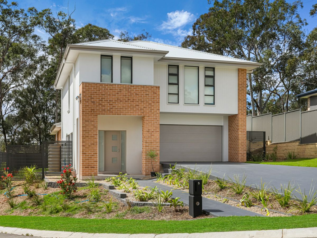 5 Blue Lakes Place, North Kellyville - image 1