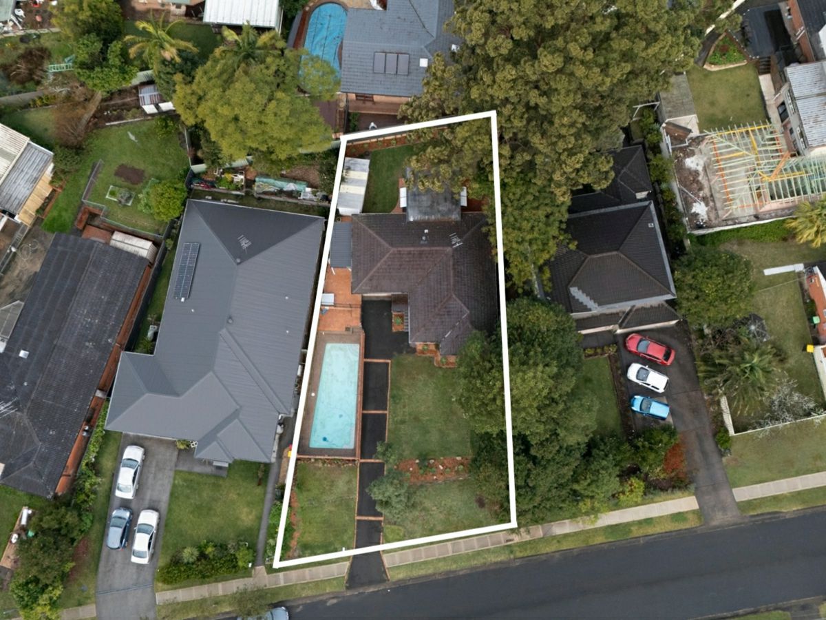 9 Bowman Avenue, Castle Hill - image 1
