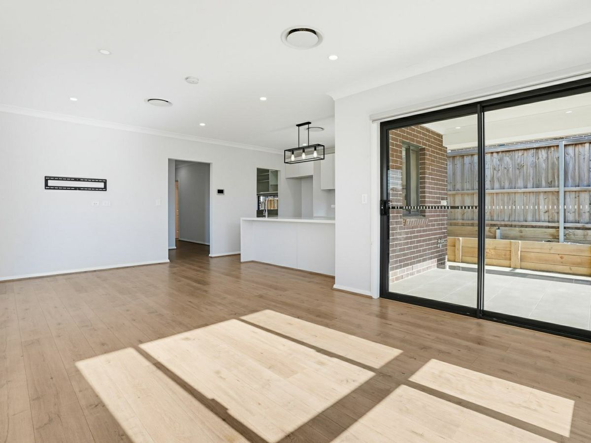 9 Tinline Street, Box Hill - image 2