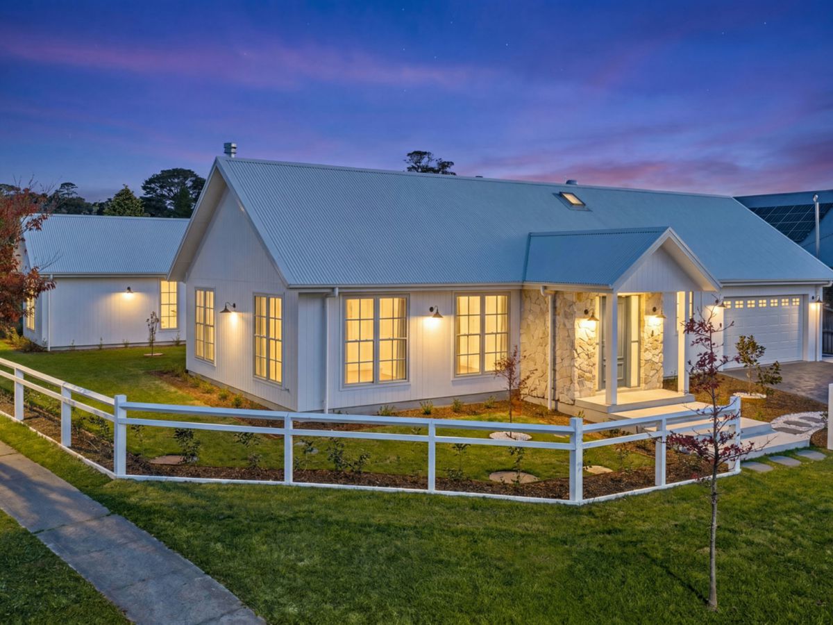 1 Betty Close, Bowral - image 1