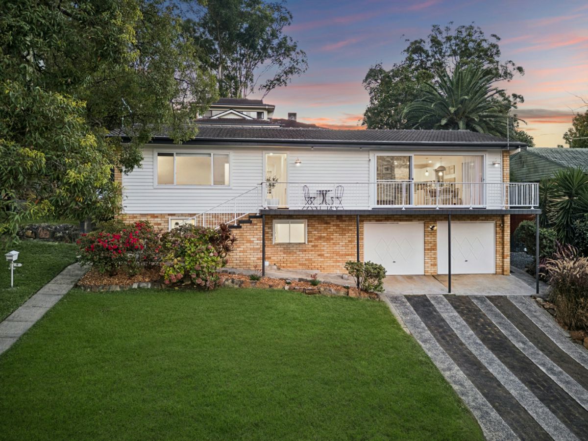 9 Lorraine Avenue, Point Clare - image 1