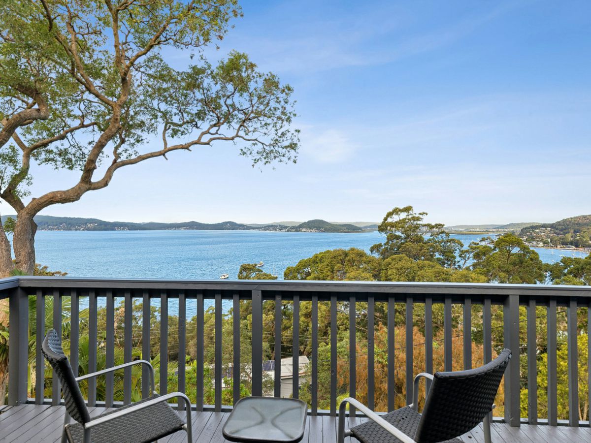 26 Sandstone Crescent, Tascott - image 1