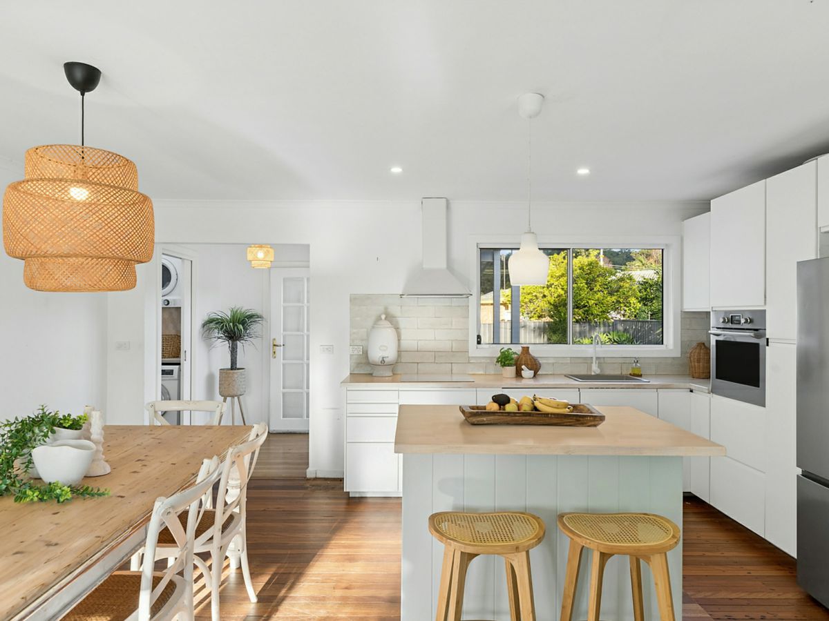 6 Sunshine Drive, Point Clare - image 3