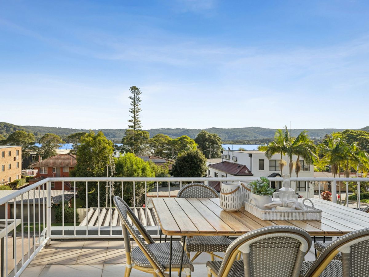 6/11 Lynn Avenue, Point Frederick - image 1