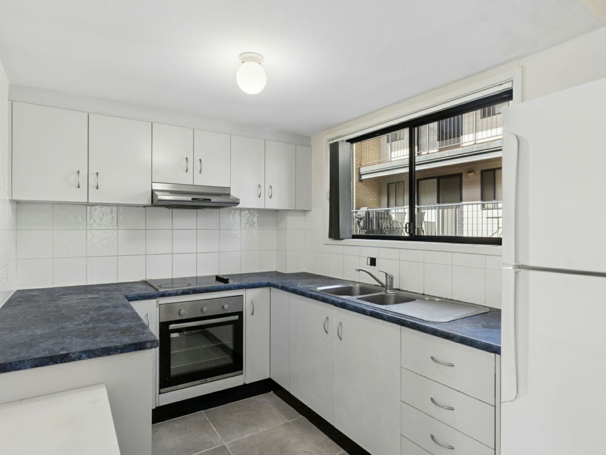 7/171 Gertrude Street, Gosford - image 2