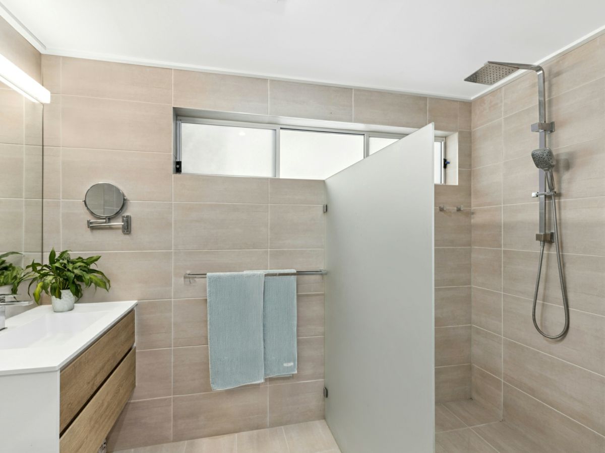 3 Shoreview Close, Point Clare - image 3