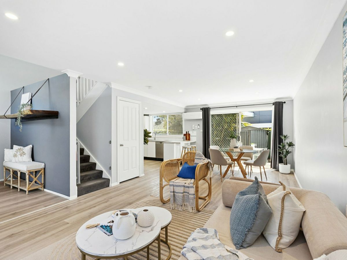 3/4 Parsons Road, Lisarow - image 1