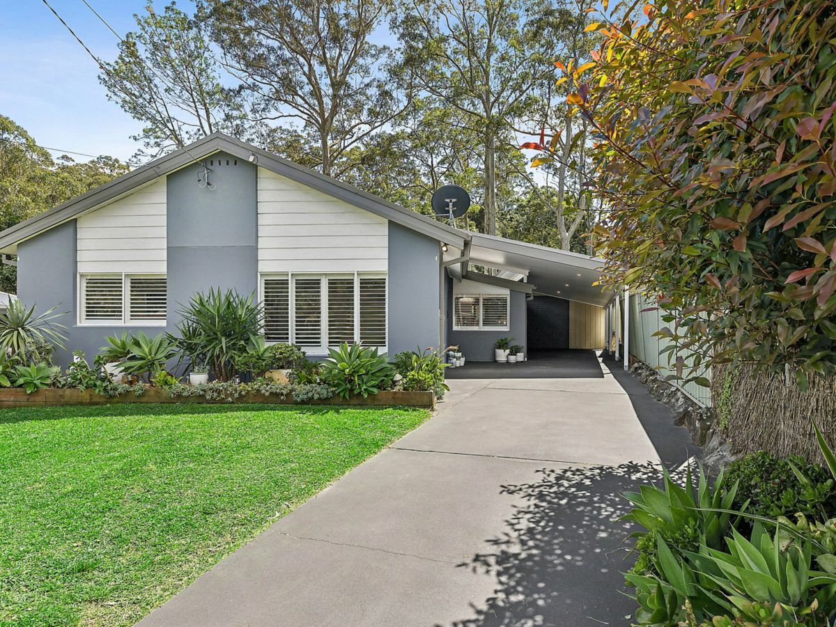 16 Ferntree Close, Wyoming - image 1