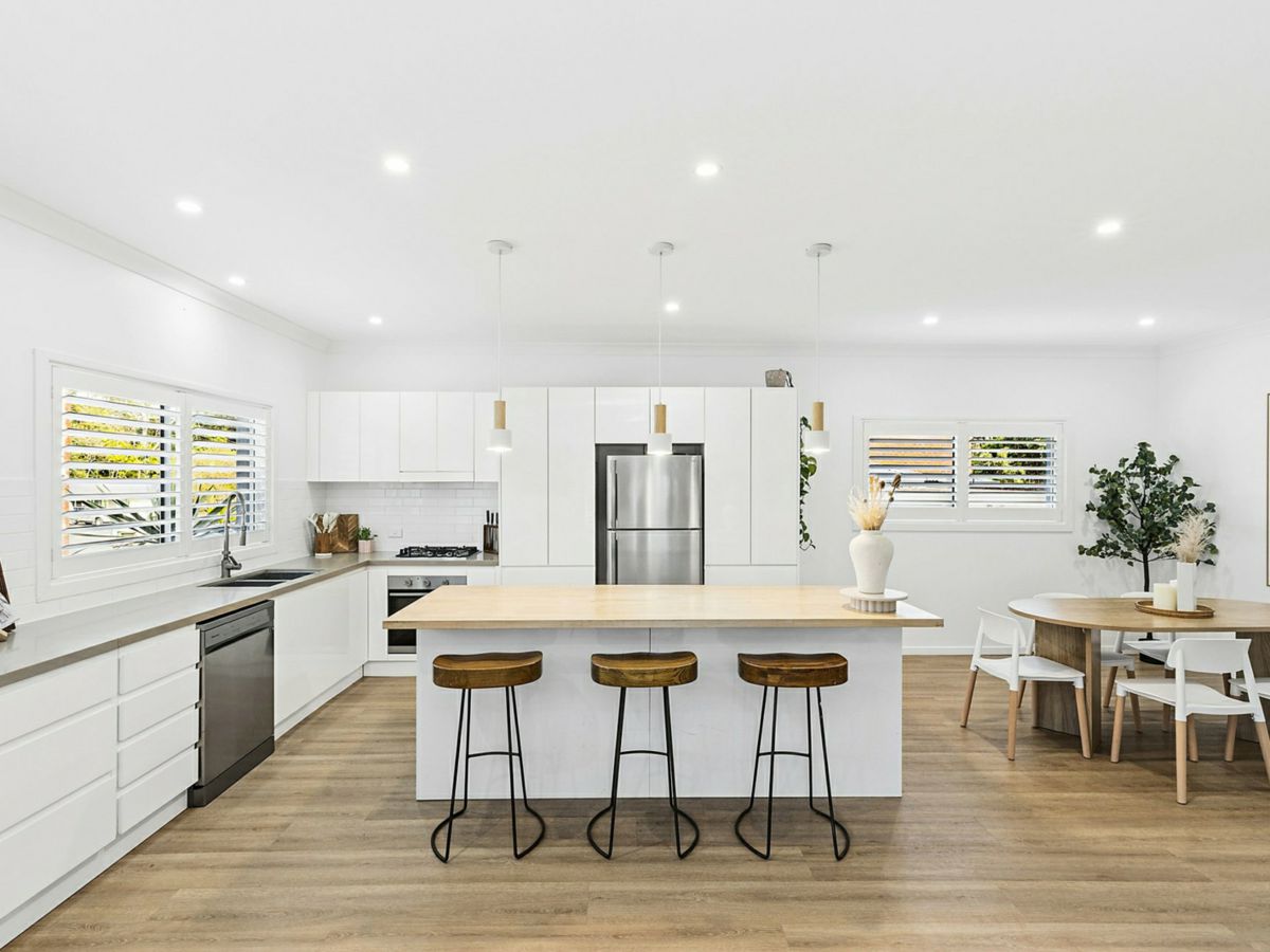16 Ferntree Close, Wyoming - image 2