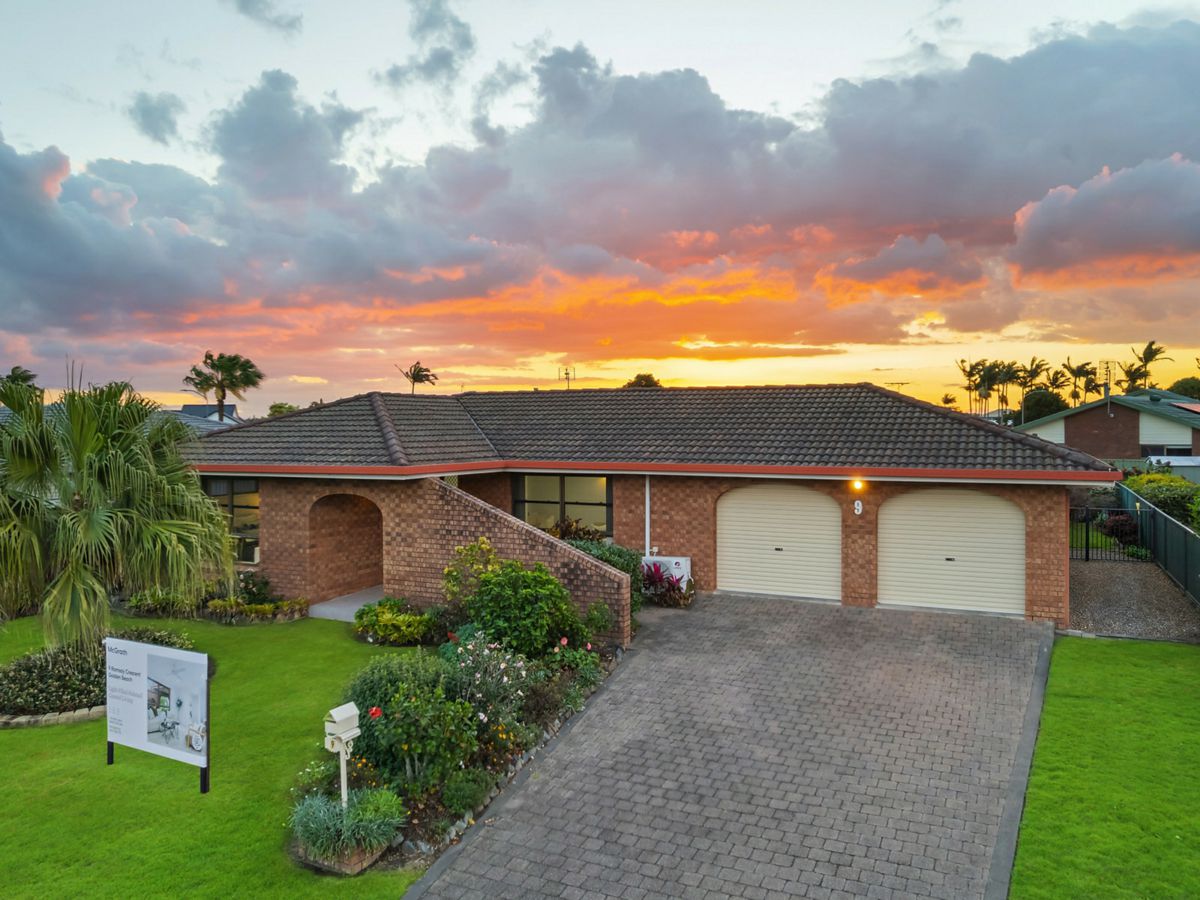 9 Ramsay Crescent, Golden Beach - image 2
