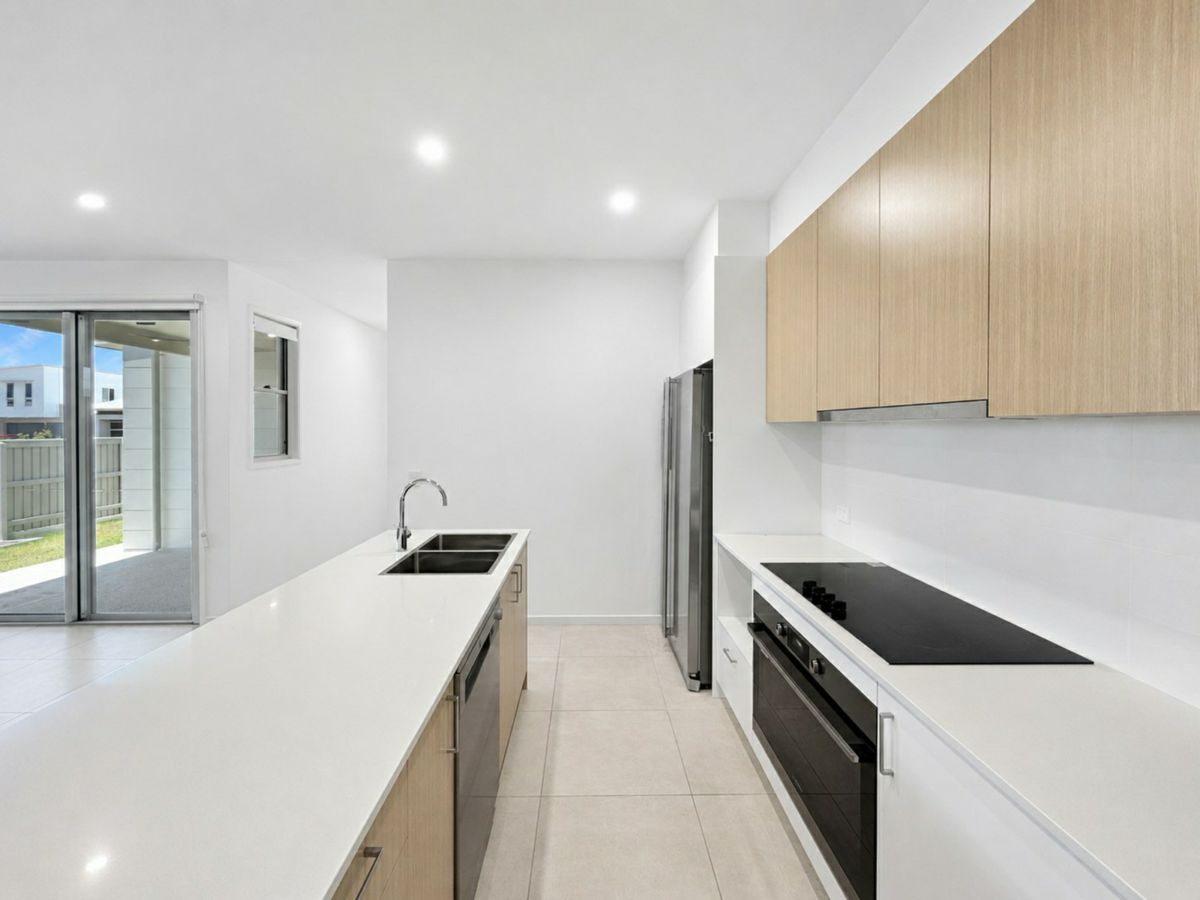 1/17 Sunflower Crescent, Nirimba - image 2