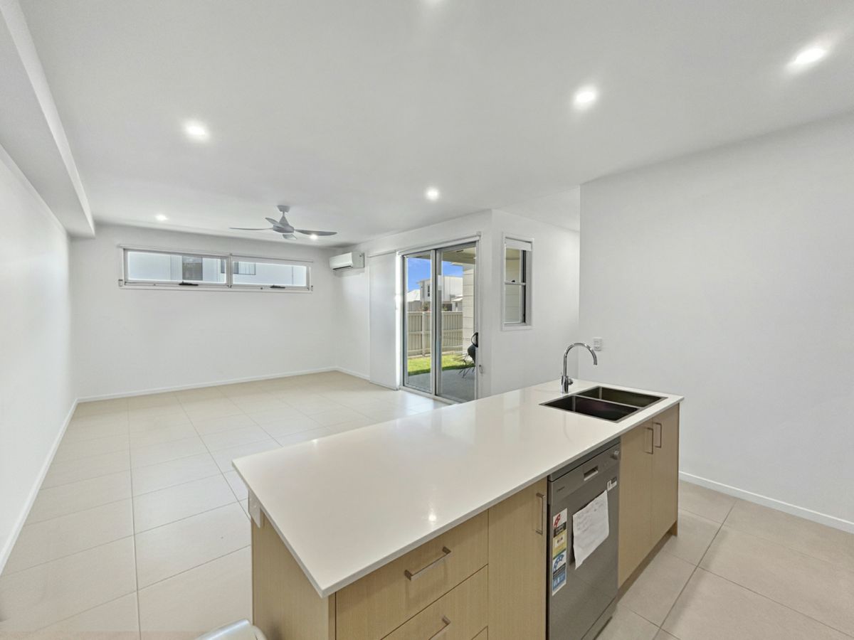 1/17 Sunflower Crescent, Nirimba - image 3